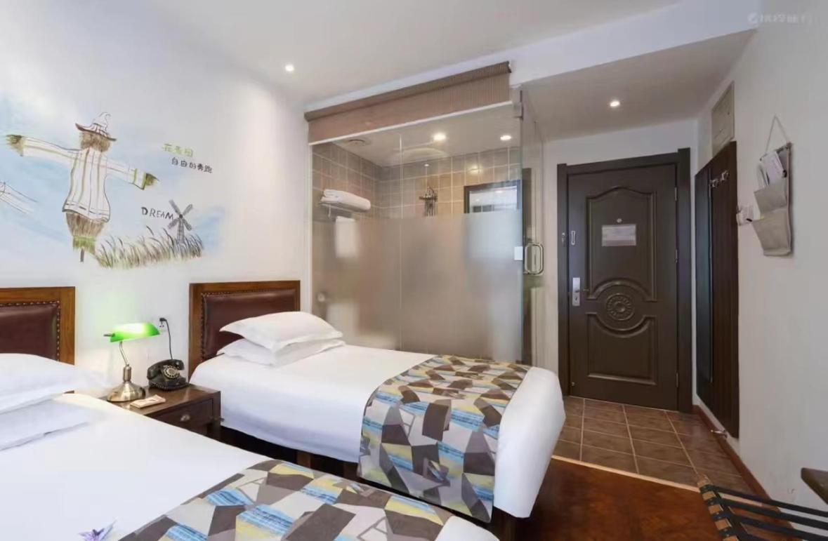 Nostalgia Hotel Beijing Guozijian Ghost Street - Near Beijing Lama Temple, Beihai Park, Jingshan Park, Drum Tower, Houhai Bar Street, Tian'Anmen Square, Located In Beijing Traditional Hutongs, 5 Minutes Away From Beixinqiao Metro Station Exterior photo