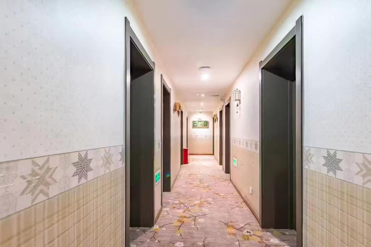Nostalgia Hotel Beijing Guozijian Ghost Street - Near Beijing Lama Temple, Beihai Park, Jingshan Park, Drum Tower, Houhai Bar Street, Tian'Anmen Square, Located In Beijing Traditional Hutongs, 5 Minutes Away From Beixinqiao Metro Station Exterior photo