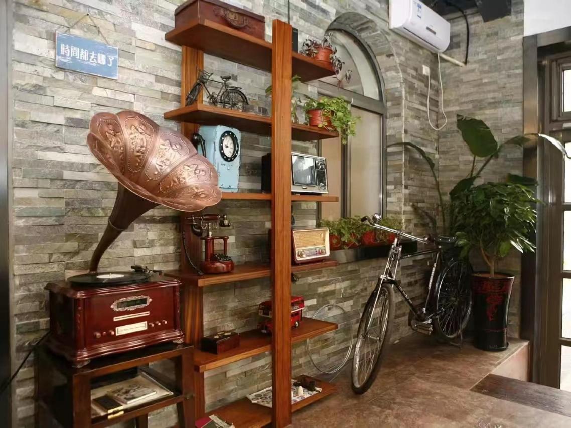 Nostalgia Hotel Beijing Guozijian Ghost Street - Near Beijing Lama Temple, Beihai Park, Jingshan Park, Drum Tower, Houhai Bar Street, Tian'Anmen Square, Located In Beijing Traditional Hutongs, 5 Minutes Away From Beixinqiao Metro Station Exterior photo