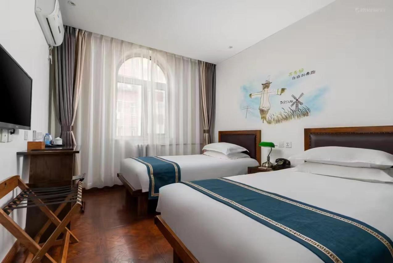 Nostalgia Hotel Beijing Guozijian Ghost Street - Near Beijing Lama Temple, Beihai Park, Jingshan Park, Drum Tower, Houhai Bar Street, Tian'Anmen Square, Located In Beijing Traditional Hutongs, 5 Minutes Away From Beixinqiao Metro Station Exterior photo