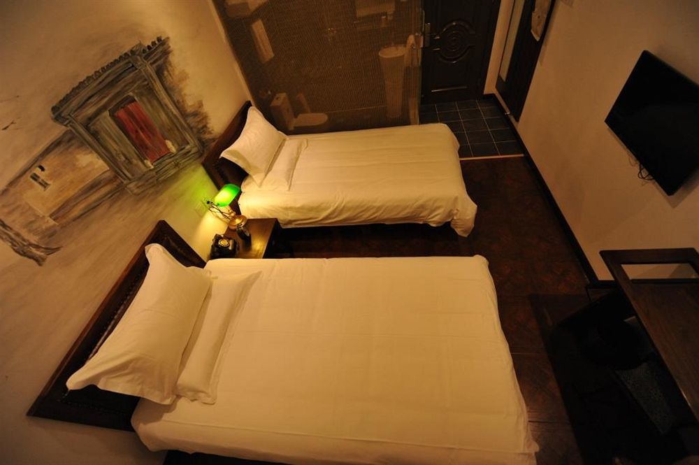 Nostalgia Hotel Beijing Guozijian Ghost Street - Near Beijing Lama Temple, Beihai Park, Jingshan Park, Drum Tower, Houhai Bar Street, Tian'Anmen Square, Located In Beijing Traditional Hutongs, 5 Minutes Away From Beixinqiao Metro Station Exterior photo
