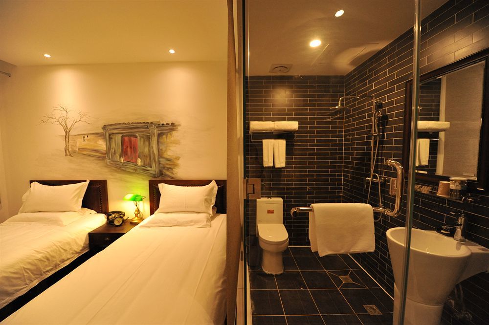 Nostalgia Hotel Beijing Guozijian Ghost Street - Near Beijing Lama Temple, Beihai Park, Jingshan Park, Drum Tower, Houhai Bar Street, Tian'Anmen Square, Located In Beijing Traditional Hutongs, 5 Minutes Away From Beixinqiao Metro Station Exterior photo